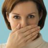 Mauvaise haleine et alimentation - Les aliments à éviter ou privilégier en cas de mauvaise haleine. C'est avant tout pendant la digestion que des mauvaises odeurs peuvent apparaître dans l'haleine, dont leur origine vient de 3 substances volatiles...