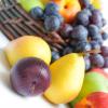 Les fruits sont principalement constitué de fructose, facilement convertible en glucose et d'eau (90%) : ils sont une excellente et source d'énergie. Contrairement toutefois à bon nombre des aliments consommés, les fruits ne sont pas digérés par la salive