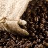 La caféine est un stimulant du système nerveux central, qui peut aider à réduire la fatigue physique, augmenter la vigilance et la concentration : la caféine parvient au cerveau dès la 5e minute suivant l'ingestion. La consommation de café ne fait que ...