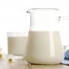 Les laits entiers, vendus dans le commerce et résultant d'une fabrication la plus souvent industrielle contiennent 35 grammes de matière grasse par litre, entre 15 à 18 grammes pour les laits demi-écrémés et aucune matière grasse pour ce qui est des laits